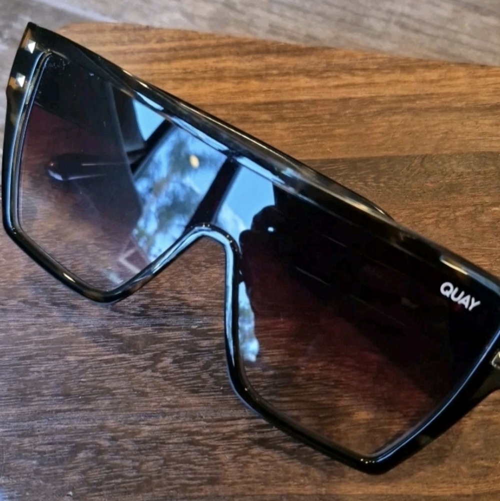 Quay Maxed Out Square Stud Detail Sunglasses in Faded Camo, Excellent Pre-Loved - Picture 6 of 13